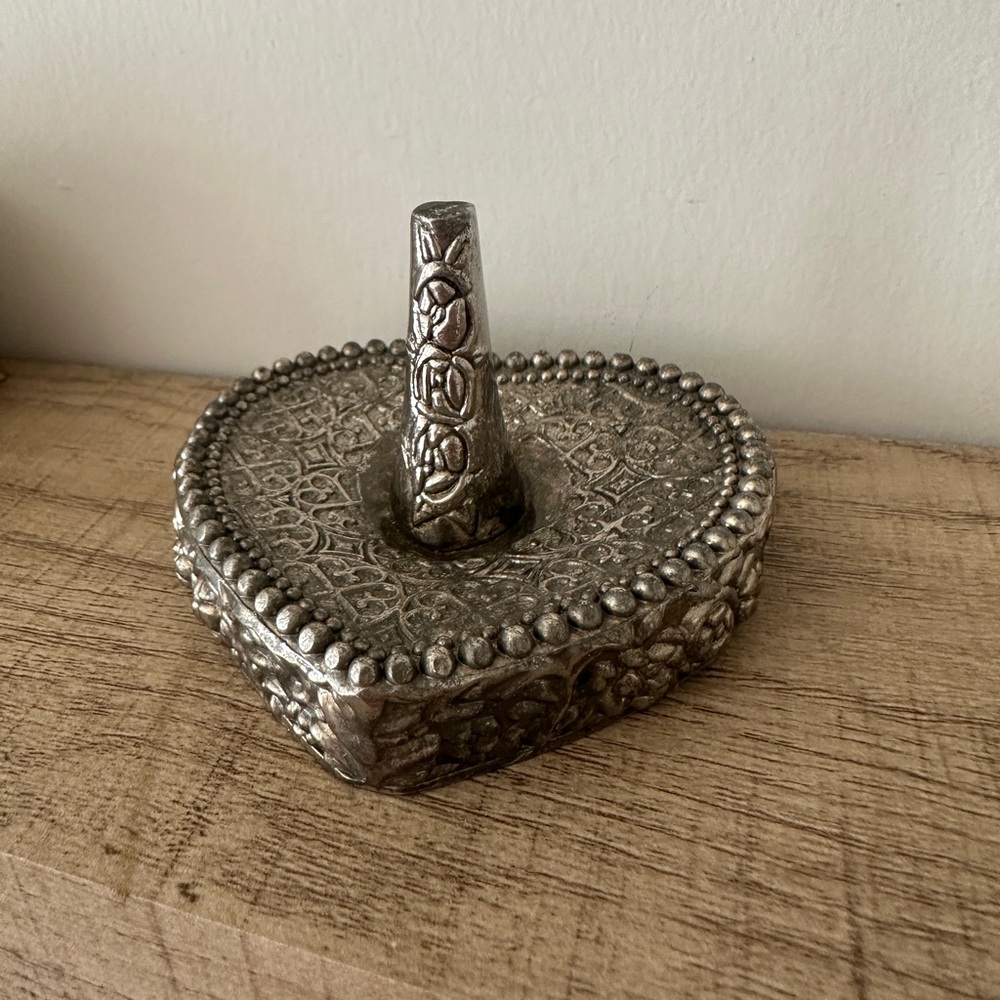 heart shaped sliver ring holder.